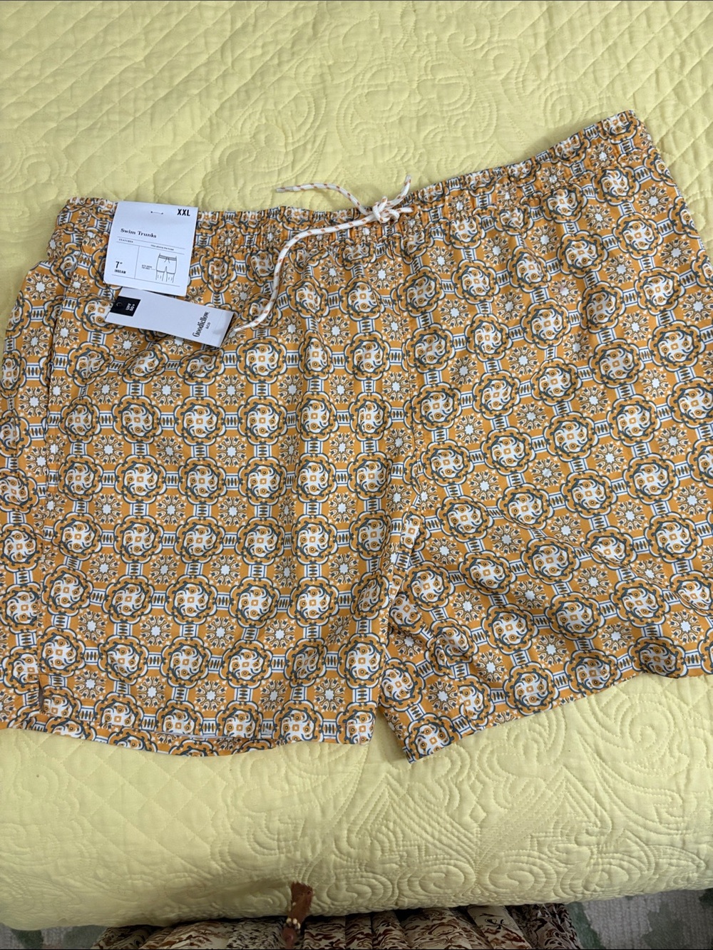 Men's Patterned Yellow Swim Trunks - Unbranded